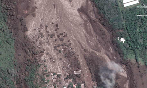 Theo Daily Mail, núi lửa Volcan de Fuego phun trào những ngày qua đã “xóa sổ” gần như hoàn toàn nhiều thị trấn ở Guatemala, trong đó có thị trấn San Miguel Los Lotes. (Nguồn: Daily Mail)