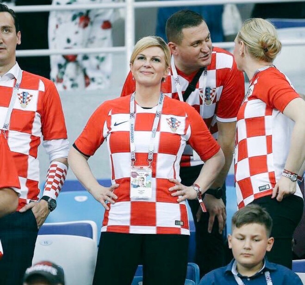 Có thể nói, góp phần không nhỏ vào thành công của đội tuyển Croatia trong mùa World Cup 2018 là sự cổ vũ cuồng nhiệt của  nữ Tổng thống Croatia Kolinda Grabar-Kitarovic. Ảnh: Twitter.