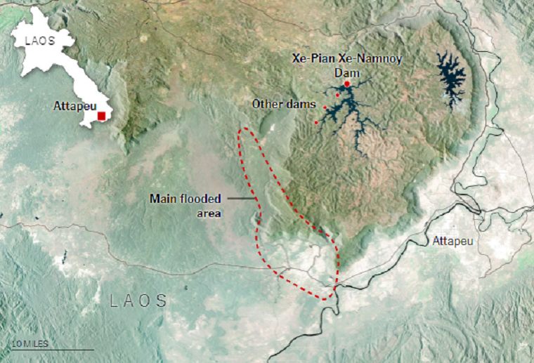  Đập thủy điện vỡ tại Lào hôm 23/7 có tên "Saddle dam D", là một trong những đập phụ của dự án thủy điện Xe Pian Xe Namnoy, dù vậy trong đêm 23/7 nó vẫn xả ra tới 5 tỷ m3 nước xuống vùng hạ lưu ở huyện Sanamxay, tỉnh Attapeu, Đông Nam Lào. Ảnh: Ny Times.