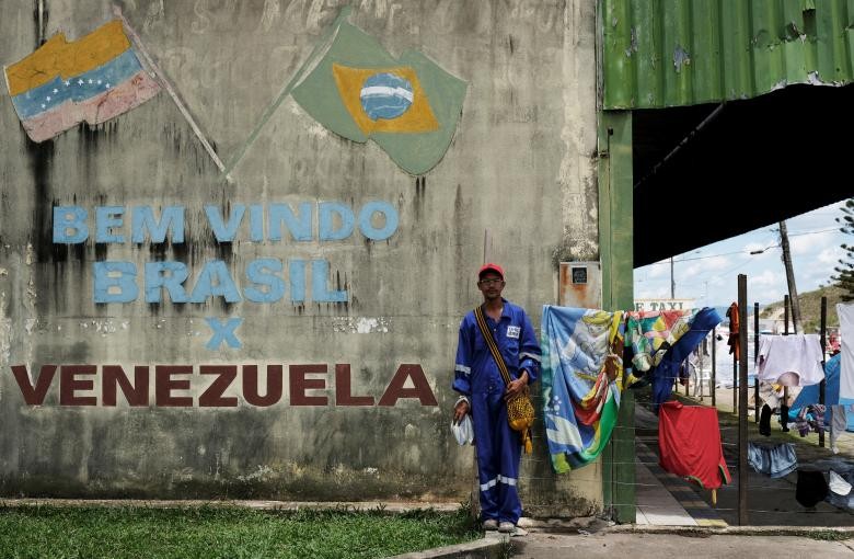 Theo hãng thông tấn Reuters, hàng trăm nghìn người dân Venezuela đã tìm cách sang các quốc gia Nam Mỹ khác như Brazil hay Colombia trong vòng hơn 18 tháng qua để thoát khỏi cuộc khủng hoảng lương thực, tình trạng siêu lạm phát, tội phạm tăng cao và bất ổn chính trị trong nước. (Nguồn ảnh: Reuters)