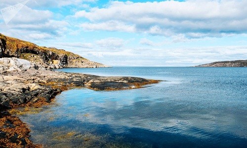 Murmansk, thủ phủ của tỉnh cùng tên ở nước  Nga, là thành phố lớn nhất thế giới nằm trên vòng Bắc Cực. Vùng đất Murmansk có phong cảnh thiên nhiên tuyệt đẹp, thực sự là địa điểm du lịch lý tưởng với du khách. (Nguồn ảnh: Sputnik)