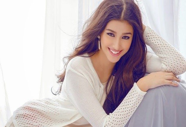 Người đẹp Liza Soberano đứng đầu trong danh sách bình chọn 10 phụ nữ xinh đẹp nhất thế giới năm 2018 của Wonders List. Cô là một người mẫu, diễn viên người Mỹ gốc Philippines. Liza cũng là người Philippines đầu tiên đứng ở vị trí thứ nhất trong danh sách "100 gương mặt đẹp nhất thế giới" do TC Candler bình chọn. (Nguồn ảnh: Wonders List)