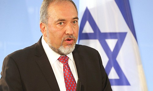 Ngày 14/11,  Bộ trưởng Quốc phòng Israel Avigdor Lieberman đã tuyên bố từ chức để phản đối lệnh ngừng bắn với các nhóm vũ trang Palestine, trong đó có phong trào Hamas, tại Dải Gaza. Việc từ chức của ông Lieberman sẽ có hiệu lực trong vòng 48 giờ. Ảnh: Sputnik.