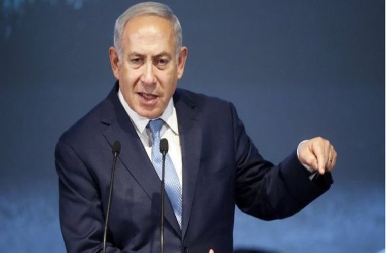 Thủ tướng Israel Benjamin Netanyahu đang phải nỗ lực để chính phủ tránh rơi vào nguy cơ sụp đổ và một cuộc bầu cử sớm trong nước, sau quyết định từ chức của Bộ trưởng Quốc phòng Avigdor Lieberman. Được biết, sự ra đi của ông Lieberman đã khiến liên minh cầm quyền của Thủ tướng Netanyahu đứng trước nguy cơ sụp đổ. Ảnh: BBC.