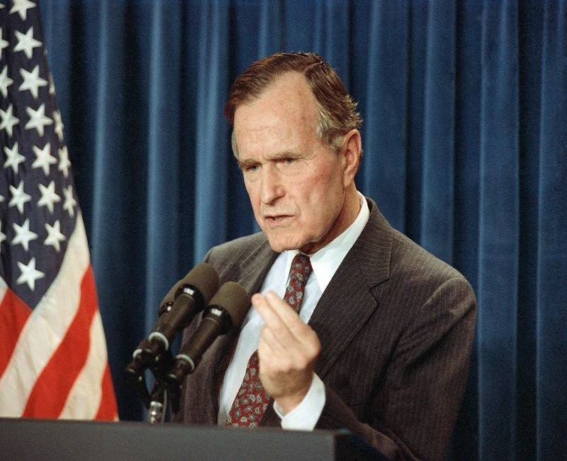 Ngày 20/1/1989, ông George H.W. Bush chính thức lên nắm quyền, trở thành vị tổng thống thứ 41 của nước Mỹ. Trong khoảng thời gian cầm quyền (1989-1993), Tổng thống Bush”cha” đã đưa ra nhiều quyết sách quan trọng góp phần khẳng định vị thế của nước Mỹ trên trường quốc tế. Ảnh: SM.