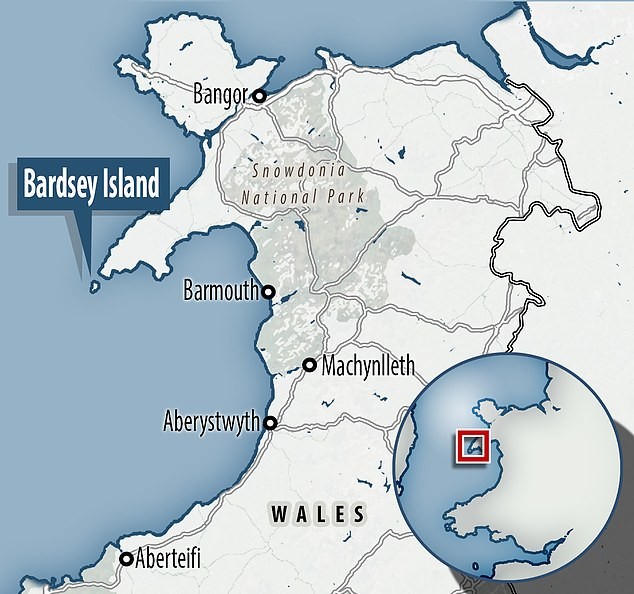 Theo Daily Mail, Bardsey là hòn đảo nhỏ bé bí ẩn ở  xứ Wales và từng là một địa điểm hành hương quan trọng. (Nguồn ảnh: Daily Mail).