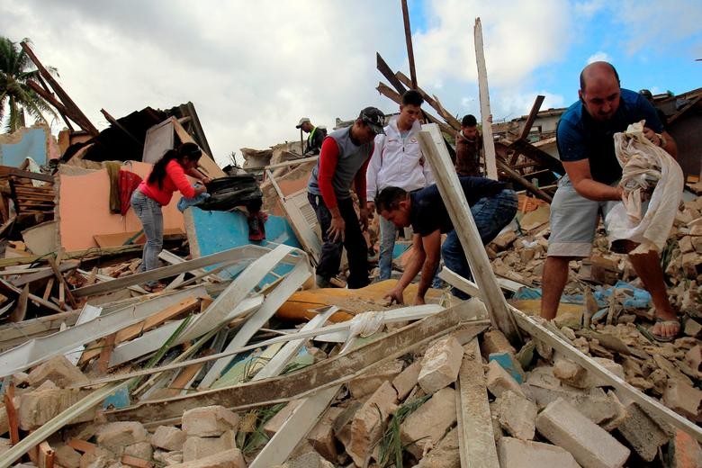 Theo hãng thông tấn Reuters, một trận  lốc xoáy hiếm gặp đã càn quét thủ đô La Habana cuối tuần trước, khiến ít nhất 4 người thiệt mạng và gần 200 người khác bị thương. (Nguồn ảnh: Reuters)