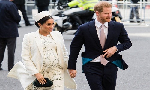 Vì sao Công nương Meghan Markle không đeo nhẫn đính hôn?