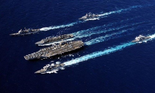 Nhóm tác chiến tàu sân bay USS Abraham Lincoln (CVN-72), với một tuần dương hạm, 4 tàu khu trục đã đi qua kênh đào Suez, tiến vào Biển Đỏ. Nhóm tác chiến được chính quyền Tổng thống Donald Trump triển khai đến Trung Đông như lời cảnh báo đối với Iran.