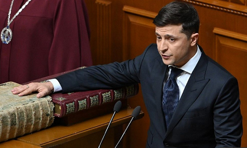 Ngày 20/5 vừa qua, ông Vladimir Zelensky đã tuyên thệ nhậm chức Tổng thống Ukraine tại trụ sở Quốc hội ở thủ đô Kiev. Ảnh: Times of Israel.