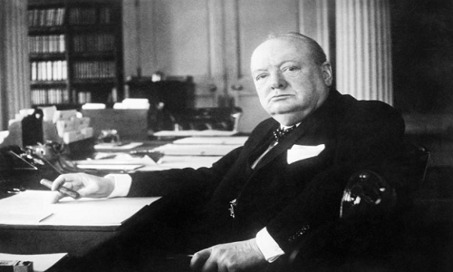 Thủ tướng Winston Churchill là một trong những nhà lãnh đạo quan trọng nhất trong lịch sử nước Anh. Ông là Thủ tướng Anh trong nhiệm kỳ 1940-1945 và 1951-1955. Dấu ấn lớn nhất trong cuộc đời Thủ tướng Churchill phải kể đến vai trò của ông trong việc dẫn dắt nước Anh đoàn kết, đi qua những ngày tháng "đen tối" của cuộc Chiến tranh Thế giới thứ hai. Ảnh: UPI.