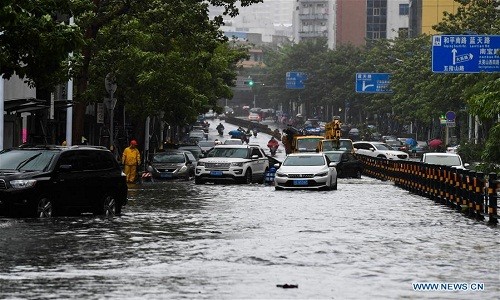 Theo Tân Hoa Xã,  bão Wipha mang theo gió mạnh và mưa lớn đã đổ bộ vào các khu vực ven biển ở Văn Xương, tỉnh Hải Nam, Trung Quốc, vào khoảng 1h50 sáng 1/8 (giờ địa phương). (Nguồn ảnh: THX)