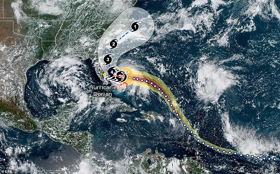 Theo Daily Mail,  siêu bão Dorian với sức gió lên tới gần 300 km/h đã đổ bộ vào quần đảo Bahamas sáng 2/9. Được biết, đây là siêu bão mạnh nhất từng được ghi nhận tại khu vực này trong lịch sử hiện đại. (Nguồn ảnh: Daily Mail/Reuters)