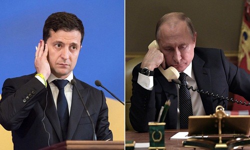 Theo RT, Tổng thống Nga Putin (phải) đã điện đàm với nhà lãnh đạo Ukraine Volodymyr Zelensky cuối tuần qua, sau khi cuộc trao đổi tù nhân lịch sử giữa hai nước hoàn tất. Ảnh: RT.