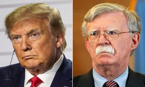 Ngày 10/9, Tổng thống Trump bất ngờ thông báo ông đã yêu cầu Cố vấn an ninh quốc gia Mỹ John Bolton (phải) từ chức. Một số nguồn tin cho rằng nguyên nhân khiến ông Bolton bị sa thải là do bất đồng với Tổng thống Trump, Ngoại trưởng Mỹ Mike Pompeo và các cộng sự khác của ông chủ Nhà Trắng về một số vấn đề. Ảnh: NYP.