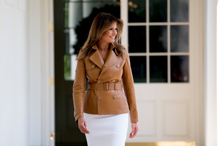 Theo Business Insider,  Đệ nhất phu nhân Mỹ Melania đã giới thiệu cho phóng viên AP một số chi tiết trong Nhà Trắng được sửa sang lại. Cuộc "tân trang" Nhà Trắng này do chính Đệ nhất phu nhân Melania và đội ngũ của bà thực hiện. (Nguồn ảnh: Business Inside/AP)