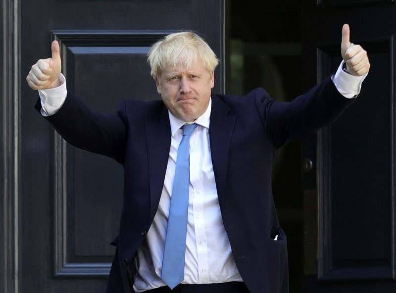 Tối 5/4, Thủ tướng Anh Boris Johnson đã phải nhập viện sau khoảng 10 ngày tự cách ly tại nhà vì bị nhiễm COVID-19. Người phát ngôn Chính phủ Anh cho biết "đây là một biện pháp thận trọng". Ảnh: AP.