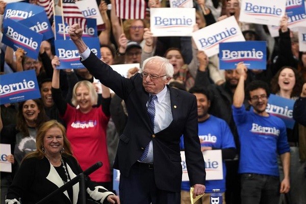 Ngày 8/4,  Thượng nghị sĩ Bernie Sanders chính thức tuyên bố dừng tham gia cuộc đua vào Nhà Trắng năm 2020, mở đường để cựu Phó Tổng thống Joe Biden có thể đại diện cho Đảng Dân chủ đối đầu đương kim Tổng thống Trump trong cuộc bầu cử Tổng thống Mỹ tháng 11 tới. (Nguồn ảnh: Reuters).