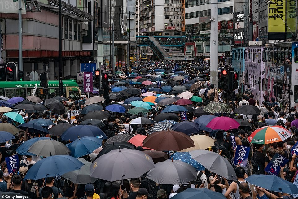 Ngày 22/5, Quốc hội Trung Quốc đã bàn về dự thảo luật an ninh liên quan đặc khu  Hong Kong. Theo truyền thông Hong Kong, dự luật an ninh mới sẽ cấm sự can thiệp nước ngoài, các hoạt động khủng bố và các hoạt động bạo loạn nhằm lật đổ chính quyền Trung ương,...Ảnh: Cuộc biểu tình ở Hong Kong phản đối dự luật an ninh mới hôm 24/5. Ảnh: Getty.