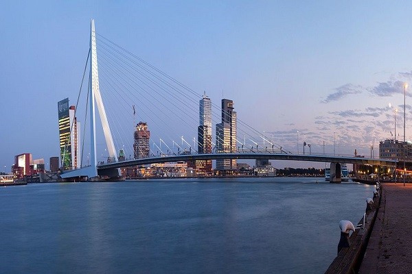 Tại Rotterdam, khoảng 80% diện tích thành phố này nằm dưới mực nước biển và một số khu vực thậm chí thấp hơn đến gần 6 mét khiến tình trạng ngập úng diễn ra quanh năm. Ảnh: Wikipedia.