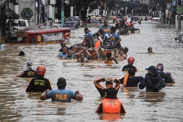 Toàn cảnh Philippines chạy đua cứu hộ sau khi bị bão Vamco tàn phá