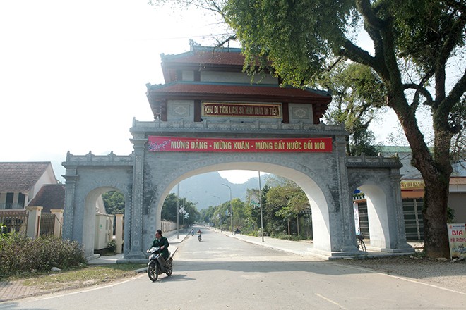 Nhà máy in tiền đầu tiên của nước Việt Nam Dân chủ Cộng hòa (giai đoạn 1946-1947) nằm ở đồn điền Chi Nê, nay là xã Cố Nghĩa, huyện Lạc Thủy (Hòa Bình).