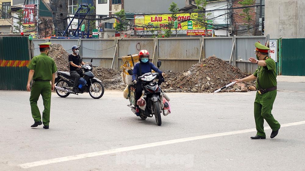 Trước đó, Hà Nội đã quy định  shipper công nghệ chỉ được phép vận chuyển, giao hàng thiết yếu phục vụ siêu thị và các doanh nghiệp bưu chính bằng xe mô tô hai bánh. Shipper tự phát sẽ bị cấm hoạt động.