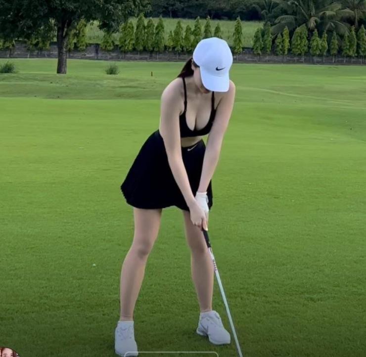 Golf là môn thể thao khá thịnh hành trong những năm gần đây.