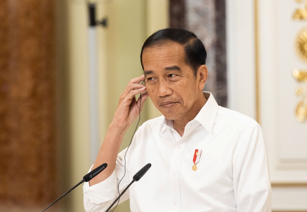   Ngày 12/8/2024, Tổng thống Indonesia Joko Widodo đã tổ chức cuộc họp nội các đầu tiên tại Nusantara, thủ đô mới sắp khánh thành của nước này. Được biết, Indonesia đang tích cực các hoạt động chuẩn bị cho Lễ kỷ niệm Quốc khánh lần thứ 79 (17/8) lần đầu tiên được tiến hành tại thủ đô mới Nusantara ở tỉnh Đông Kalimantan. Ảnh: Reuters.  