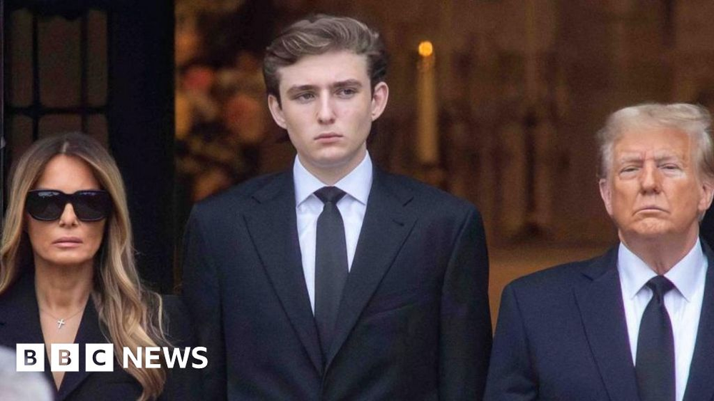 Daily Mail đưa tin, Barron Trump, quý tử út nhà ông Trump, hiện đang học năm nhất tại Trường Kinh doanh Stern thuộc Đại học New York. Ảnh: BBC.