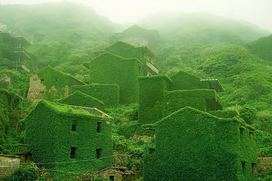 Vào năm 2015, những bức ảnh về làng chài bỏ hoang Houtouwan trên đảo Shengshan lan truyền rộng rãi trên mạng, và kể từ đó, nơi này trở thành điểm thu hút du khách. (Nguồn ảnh: Jane Qing/BP)