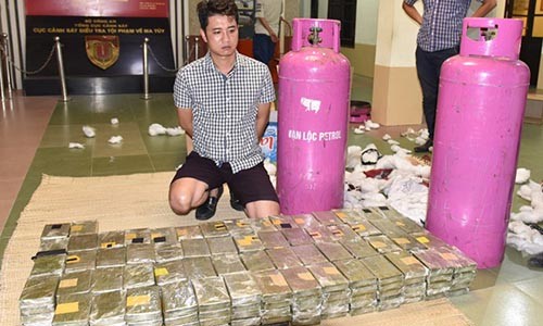 490 bánh heroin được giấu trong bình gas thế nào?