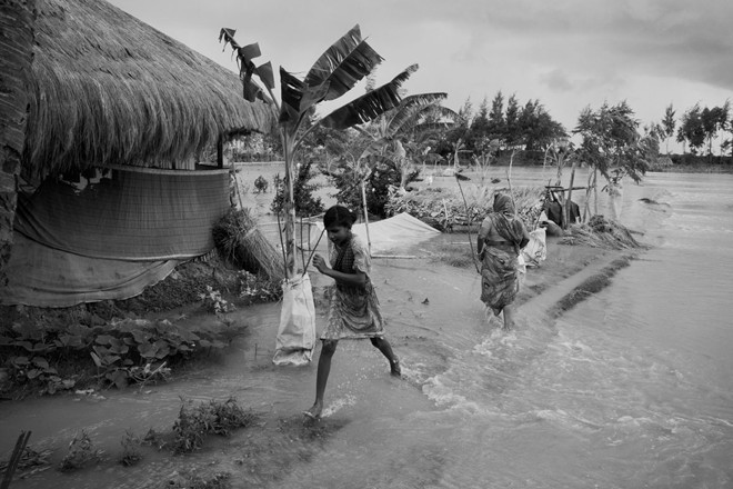 Đảo Ghoramara nằm cách đồng bằng Sunderban, Vịnh Bengal, hơn 150 km về phía nam.  Hòn đảo đang chìm dần này từng có diện tích hơn 20 km2 nhưng hiện nó chỉ còn khoảng 5 km2.