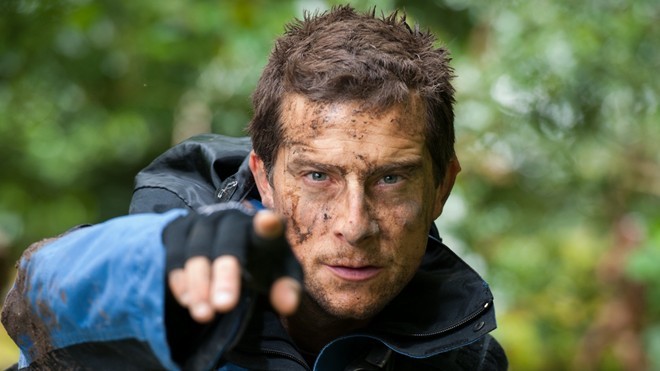 Bear Grylls là một nhà thám hiểm, tác giả và người dẫn chương trình người Anh. Anh nổi tiếng qua các chương trình Man vs Wild (tên gọi khác là Born Survivor: Bear Grylls). Tháng 9/2015, trong chương trình thực tế Running Wild with Bear Grylls, Grylls đã vượt qua thử thách sinh tồn cùng Tổng thống Mỹ Barack Obama khi ông chủ Nhà Trắng có chuyến công du 3 ngày tới Alaska. Để có thể sinh tồn trong những chuyến t hám hiểm đến  nơi nguy hiểm nhất, Bear Grylls từng phải ăn mắt, tim động vật và uống nước tiểu bản thân. Ảnh: digitaltveurope