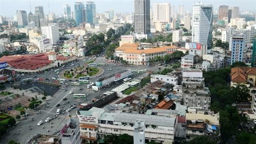 Khu Tứ giác chợ Bến Thành: Là một trong những khu đất vàng ở TP HCM được dư luận và giới kinh doanh bất động sản đặc biệt quan tâm. Khu này có diện tích 8.500 m2, giáp các đường Phạm Ngũ Lão, Lê Thị Hồng Gấm, Calmette, Phó Đức Chính và đối diện chợ Bến Thành. Hiện nay, Bitexco đang xây dựng dự án The One trên khu đất này gồm 2 tòa tháp cao 48 và 55 tầng. Tổng vốn ước tính khoảng 500 triệu USD.