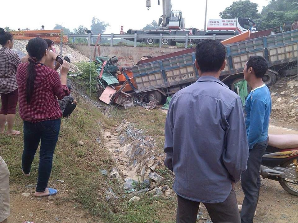 Tai nạn nghiêm trọng trên cao tốc NB-LC, 2 người thương vong