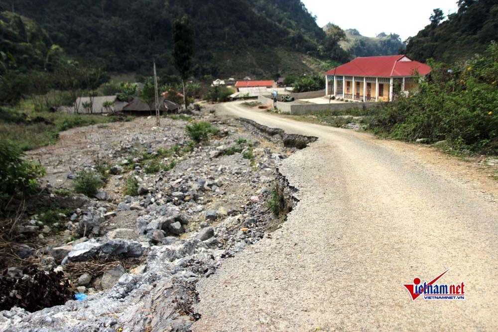   Bản Tà Dê, Lóng Luông (Vân Hồ, Sơn La) được biết đến là 'sào huyệt ma túy' của Tây Bắc. Nơi đây lực lượng công an từng tiêu diệt 2 trùm ma túy khét tiếng Nguyễn Văn Thuận và Nguyễn Thanh Tuân vào tháng 7/2018.