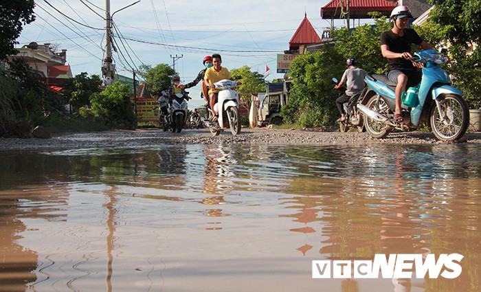 Kinh hoàng tuyến đường “đầm lầy”, bẫy người đi đường ở Hải Phòng