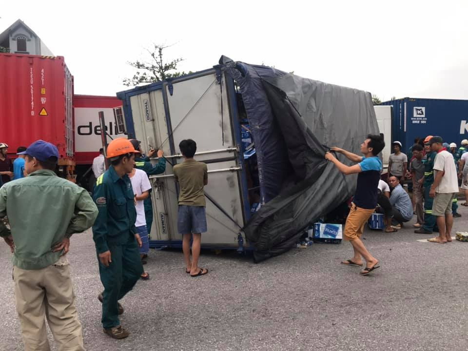 Theo đó, khoảng 4h10 ngày 23/7, tại xã Cộng Hòa, huyện Kinh Thành, tỉnh Hải Dương, một người đàn ông đang đi tập thể dục thì bị xe ôtô 16 chỗ đâm tử vong. Lúc đó, người nhà nạn nhân cùng nhiều người dân đứng xem vụ tai nạn