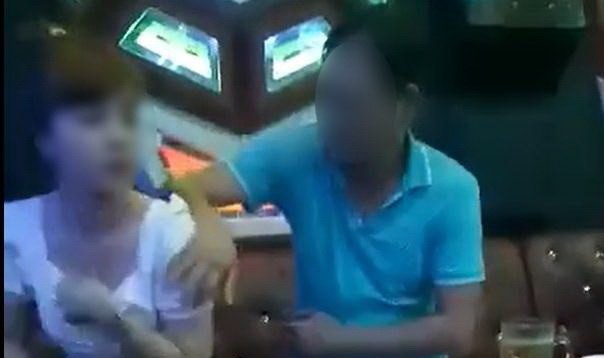 Cán bộ Kiểm sát hát karaoke “ôm”, lãnh đạo Thi hành án nghi vào nhà nghỉ... hiểu luật vi phạm, xử sao cho đáng?