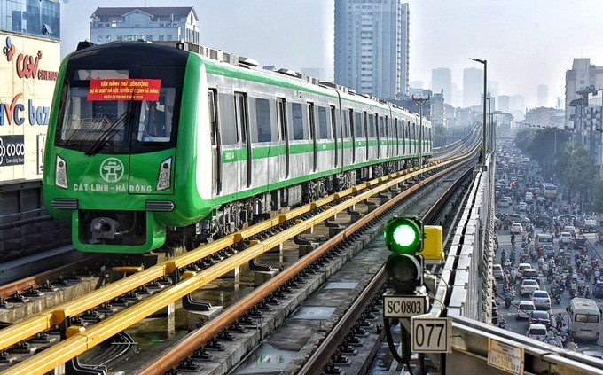 1. Đường sắt Cát Linh – Hà Đông là biểu trưng hữu nghị Việt Nam –Trung Quốc: Bí thư Thành ủy Hà Nội Vương Đình Huệ vừa chủ trì tiếp ông Hùng Ba, Đại sứ Trung Quốc tại Việt Nam. Cuộc gặp gỡ nhằm gia tăng cơ hội đầu tư hợp tác của hai nước sau dịch COVID – 19. Về dự án đường sắt Cát Linh-Hà Đông, ông Hùng Ba cho rằng, đây không chỉ là dự án thương mại đơn thuần, mà còn là biểu trưng cho tình hữu nghị Việt Nam-Trung Quốc.