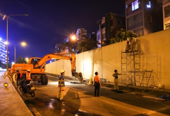 Sau 12 năm khai thác, nút giao huyết mạch trên tuyến đường vành đai 1 (Hà Nội) được sửa chữa nhiều hạng mục quan trọng và dự kiến hoàn thành vào ngày 5/9. (Ảnh: Congluan.vn) 