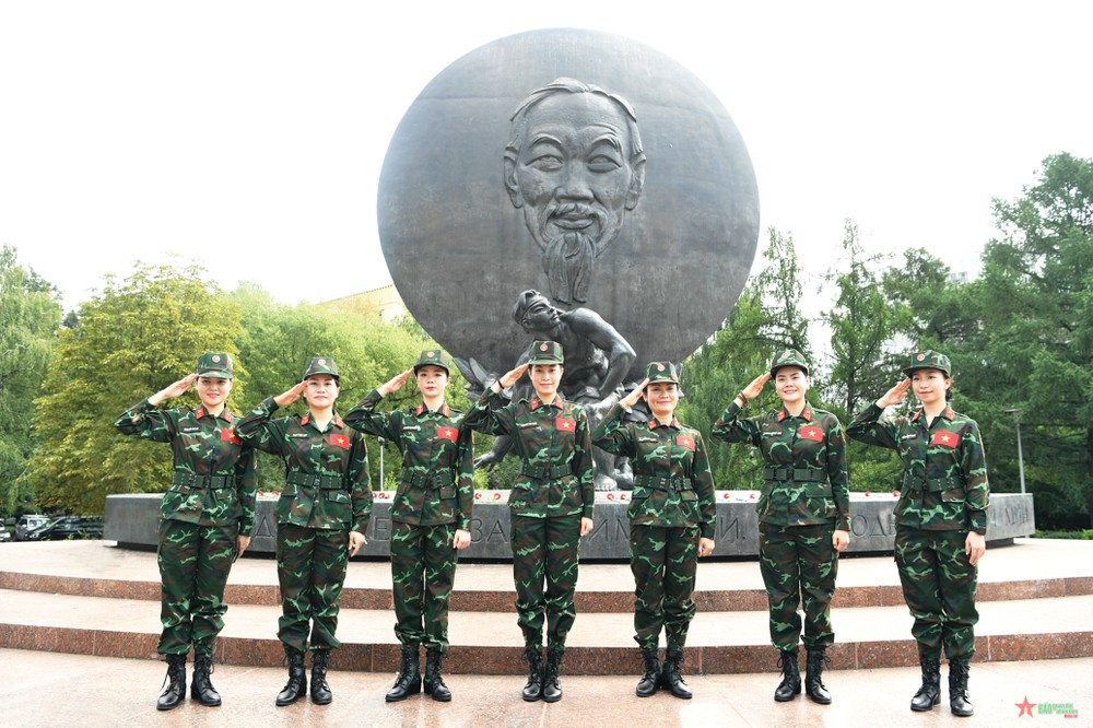 Tự hào nữ quân nhân.