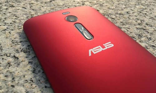 Asus Zenfone 2 thật xuất hiện rõ nét ngoài ánh sáng