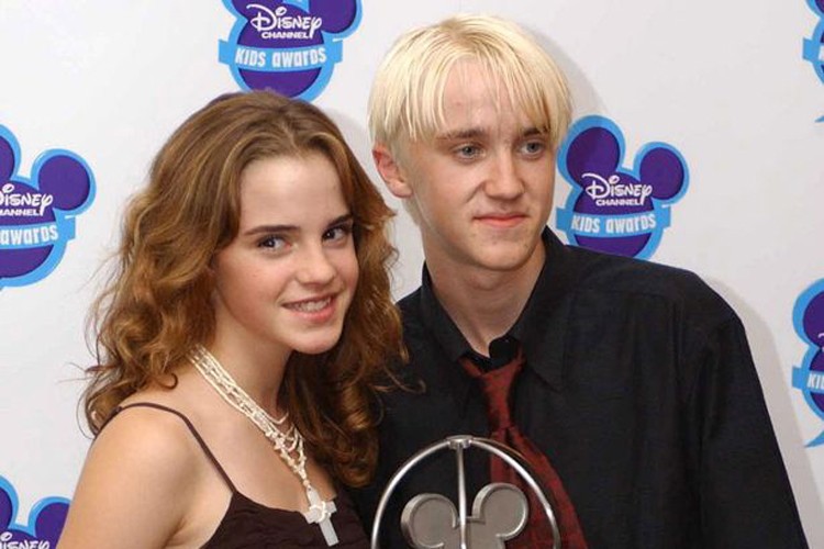  Cô phù thủy nhỏ Emma Watson cảm nắng bạn diễn Tom Felton khi đóng chung bộ phim “Harry Potter”. Thậm chí, nữ diễn viên đã nói rằng nam diễn viên từng làm trái tim của cô tan vỡ.