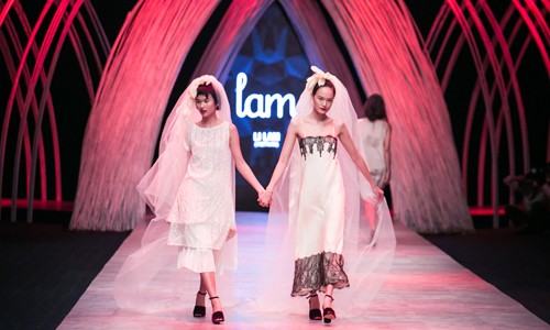 NTK Li Lam đưa đám cưới đồng tính lên sàn catwalk