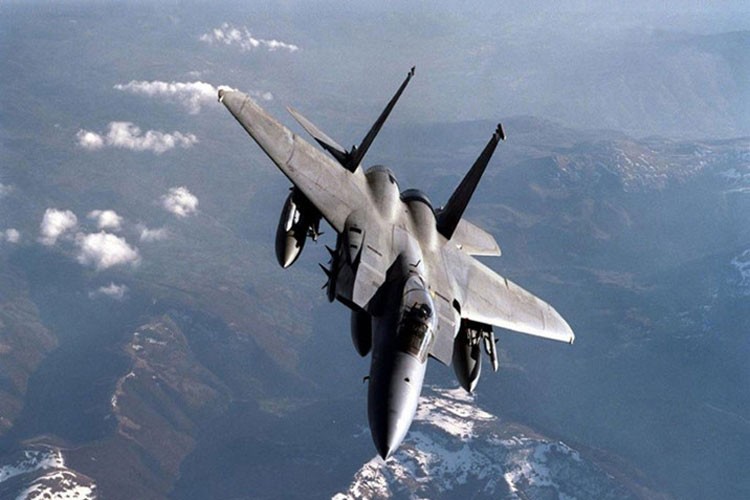  Tiêm kích F-15 bắt đầu hoạt động trong Không quân Mỹ từ năm 1976. Trong suốt những thập kỷ qua, F-15 được xem là "kẻ thống trị" bầu trời cho đến khi tiêm kích tàng hình F-22 Raptor được đưa vào hoạt động. (Ảnh: military-today)