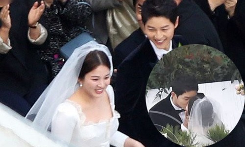 Ảnh đẹp Song Joong Ki khóa môi Song Hye Kyo trong đám cưới