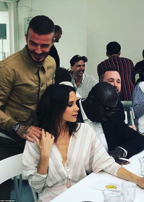 Vợ chồng Victoria và  David Beckham vừa xuất hiện bên nhau giữa tin đồn ly hôn khi đến xem show diễn thời trang ở London.