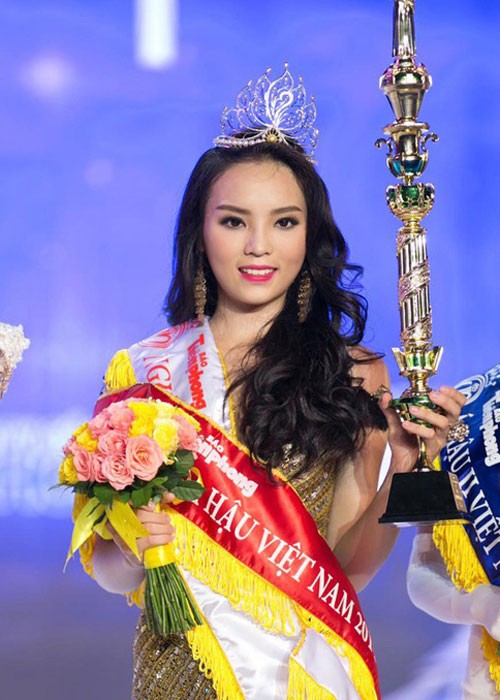 Năm 2014, Nguyễn Cao Kỳ Duyên giành vương miện cuộc thi Hoa hậu Việt Nam. Không ai ngờ rằng kể từ đây, người đẹp sinh năm 1996 ngụp lặn trong scandal suốt 2 năm đương nhiệm. Ảnh: Danviet